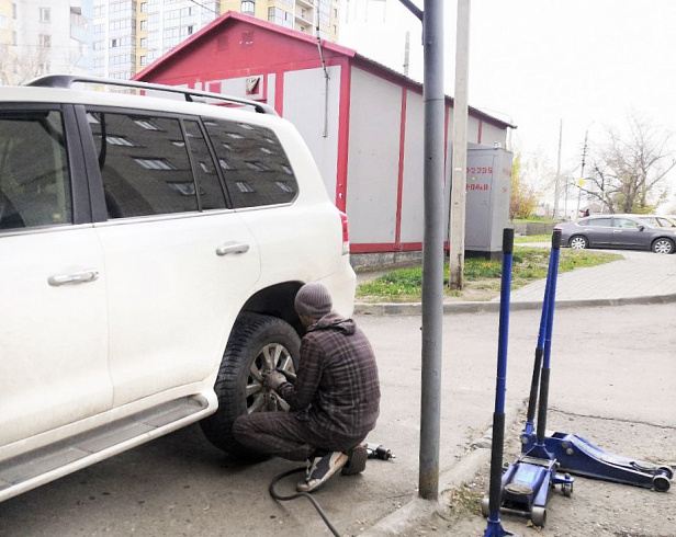 «Шиномонтаж на Крупской». Фото: «Вечерний Барнаул»